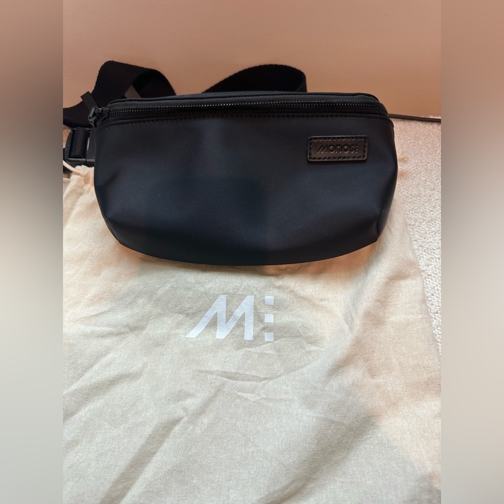 Monos Metro Sling Fanny pack (condition 8.5/10)